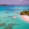 Croisière en catamaran dans les Caraïbes : l’art de voyager entre Guadeloupe, lagons et îles des Grenadines