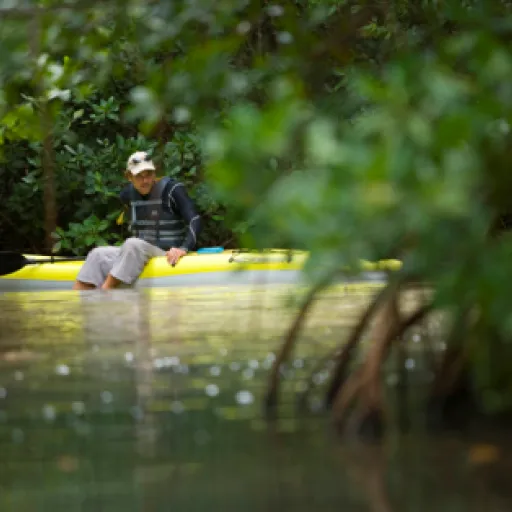 Interview de Pascal Proust de Yalodé kayak canyon Guadeloupe : Découvrir la Guadeloupe autrement grâce au kayak, au canyoning et au bain de forêt